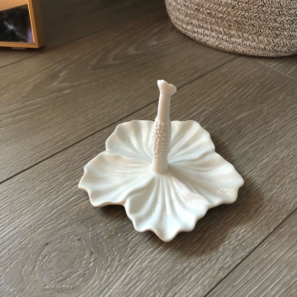 Ceramic hibiscus ring holder 🌺